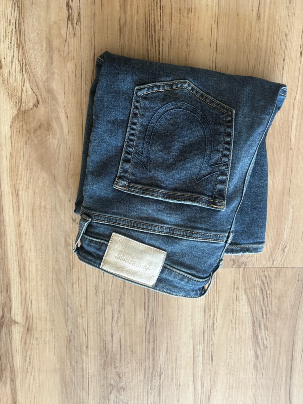 True Religion Slim Straight womens Jeans in Dark Blue Denim